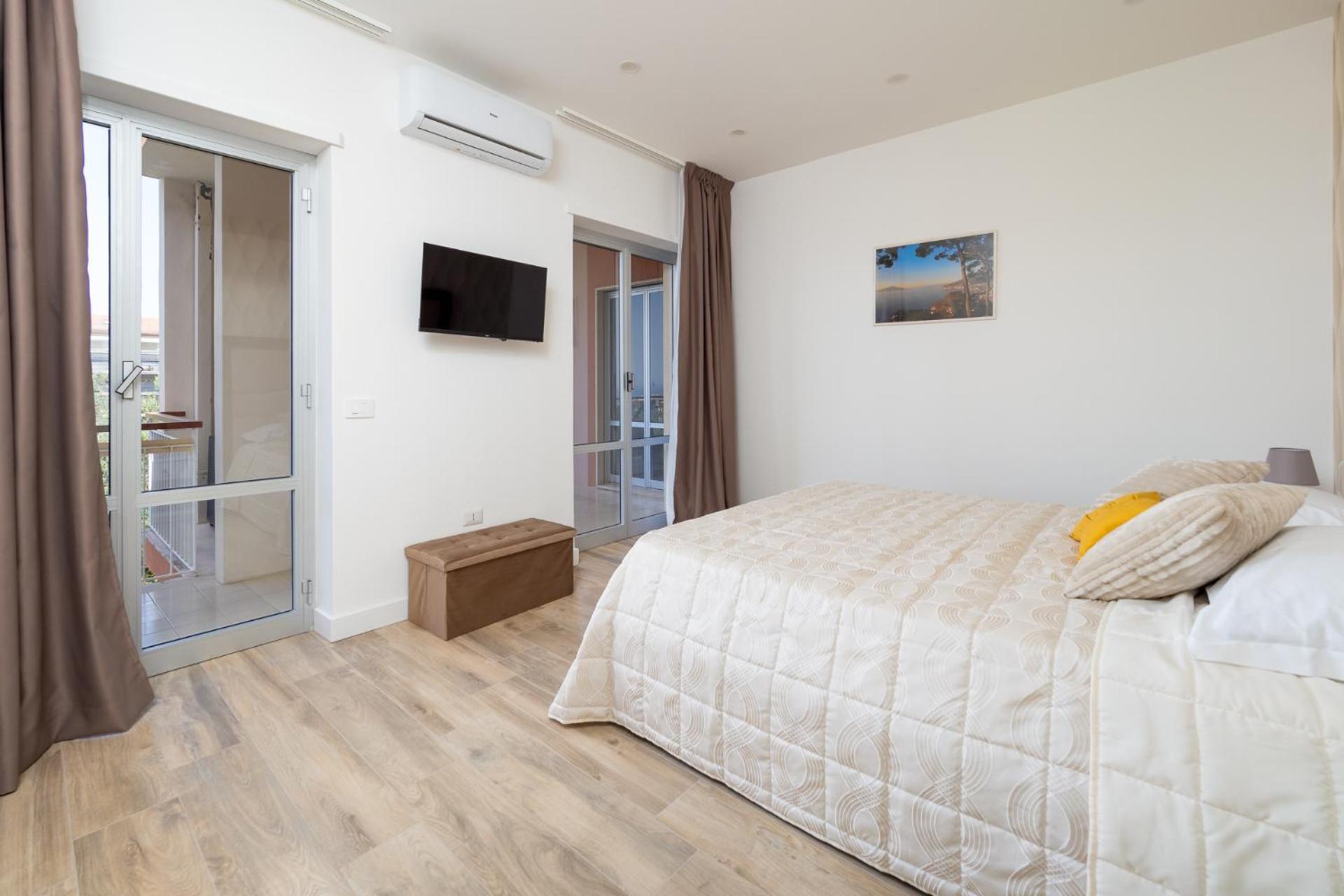 Nonno Angelo - 4 Bedrooms With Free Parking & Seaview Balcony Sorrento Ngoại thất bức ảnh