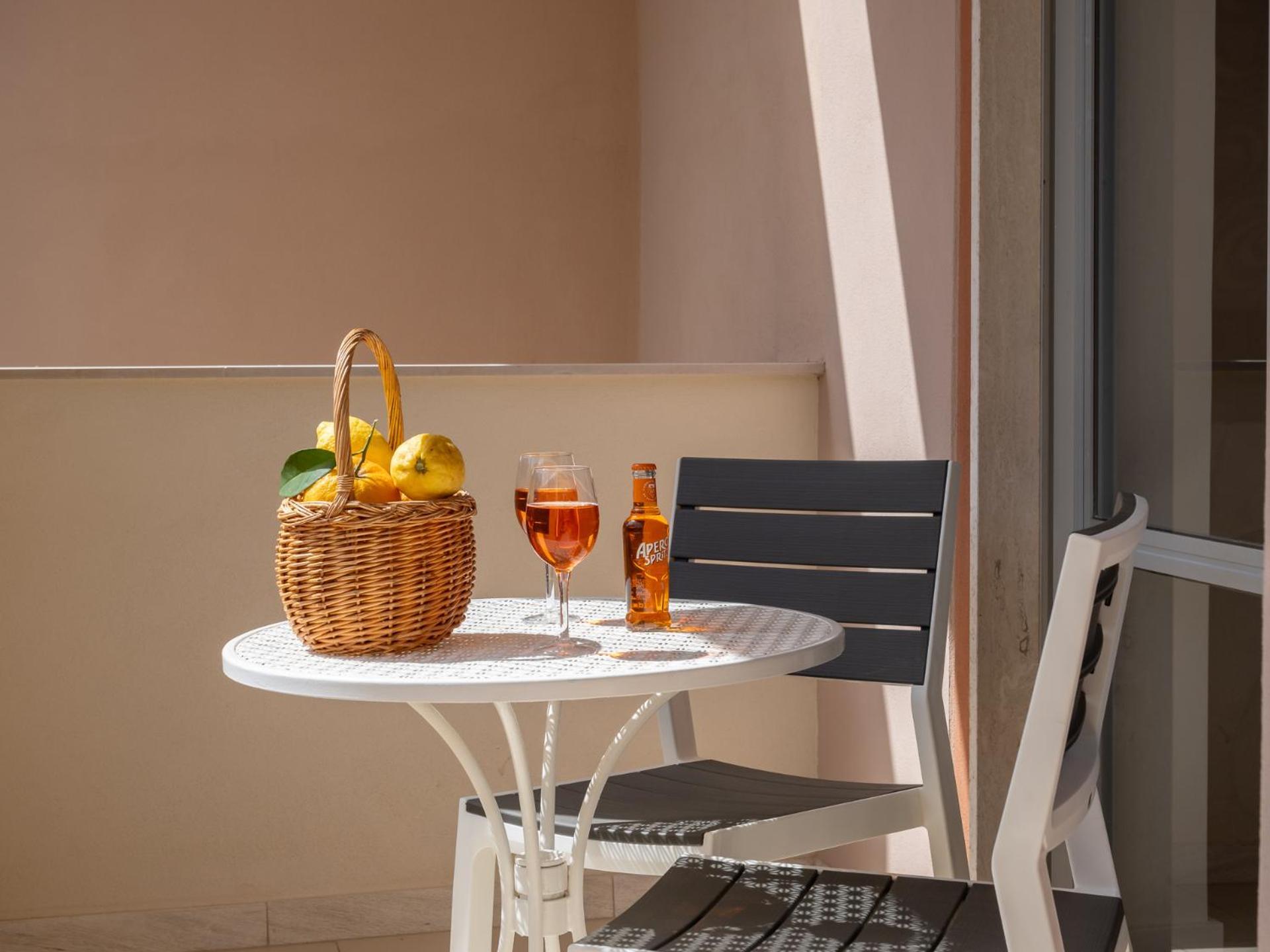 Nonno Angelo - 4 Bedrooms With Free Parking & Seaview Balcony Sorrento Ngoại thất bức ảnh